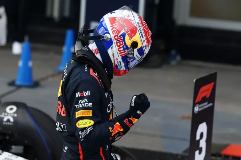 Race F1 GP Azerbaijan: Verstappen Menang, Sainz Podium Lagi